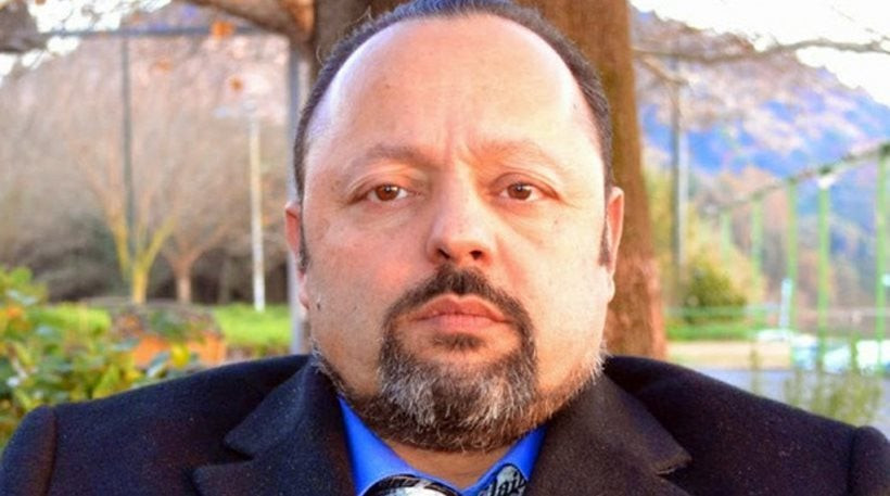 Ο Αρτέμης Σώρρας «ξαναχτυπά» κατά συνεργατών του: Τους αποκαλεί προδότες και κερατάδες